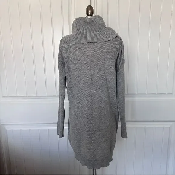 Lulu’s Tea Reader Light Grey Sweater Dress - Picture 4 of 7
